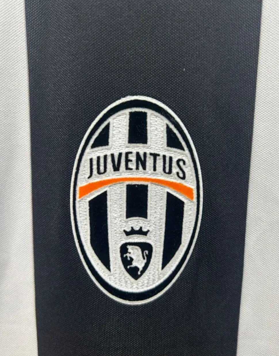 2004-2005 JUV Home Retro Soccer Jersey