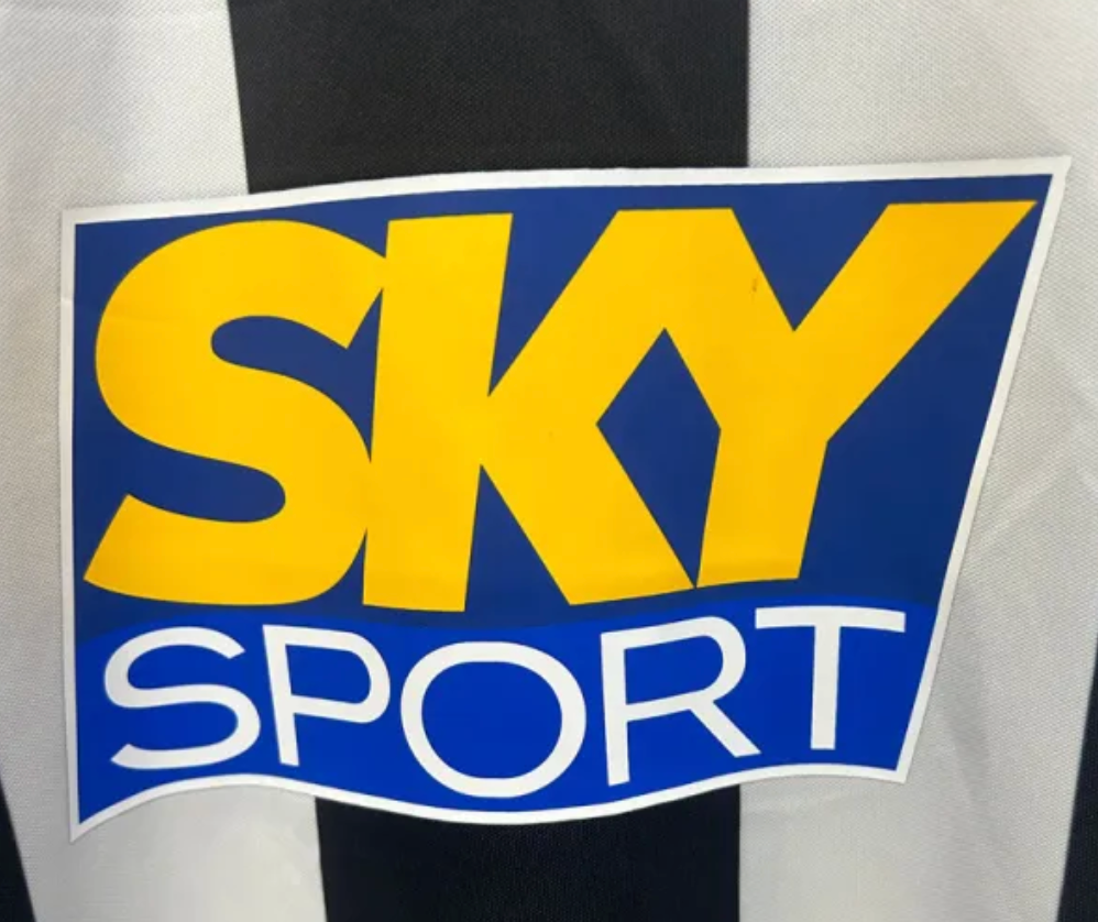 2004-2005 JUV Home Retro Soccer Jersey